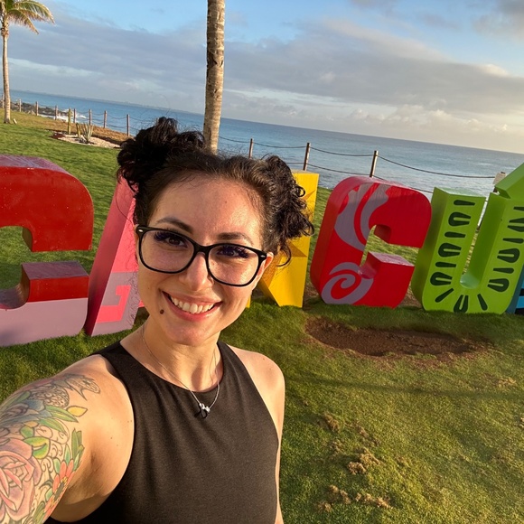 Meet your Posher, Karlie - Picture 7 of 8